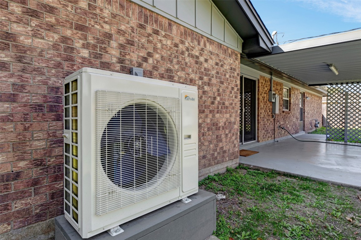 605 Helms Avenue Wharton, TX 77488 - Photo 4 of 45 Brand new 16.5 SEER Heat pump HVAC