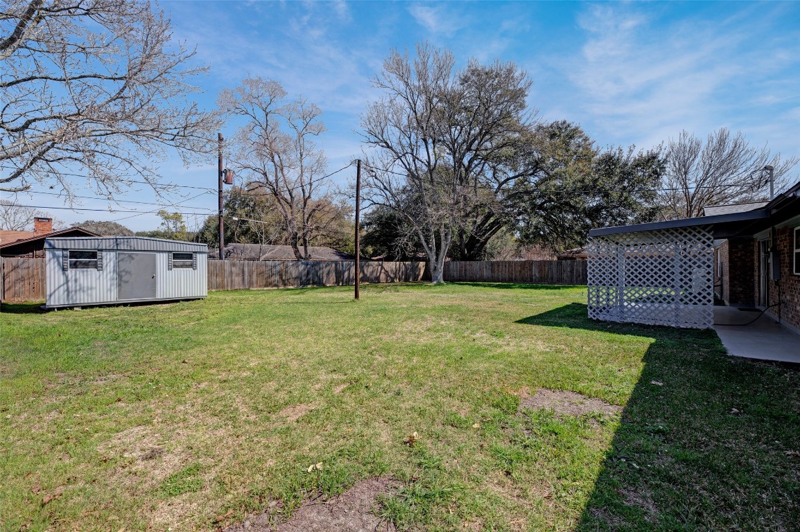 605 Helms Avenue Wharton, TX 77488 - Photo 10 of 45 Nice large shade trees