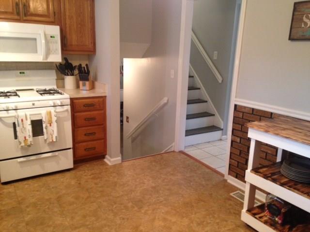 998 Stonegate Road Greenwood, IN 46142 - Photo 8 of 15 Gallery Image 8