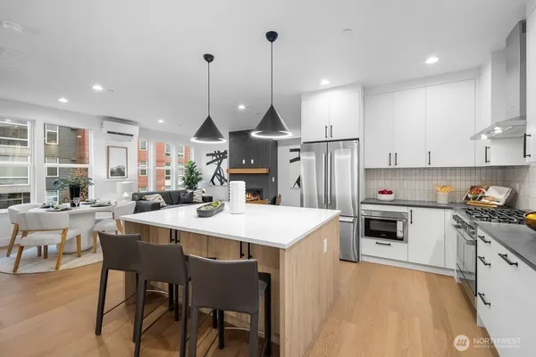 $1,239,990 | 976 7th Avenue Northwest, Issaquah, WA 98027