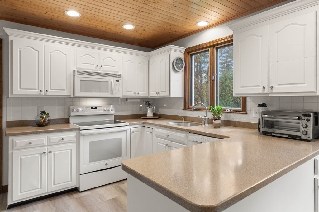 24 Blueberry Hill Road Andover, MA 01810 - Photo 11 of 39 Gallery Image 11
