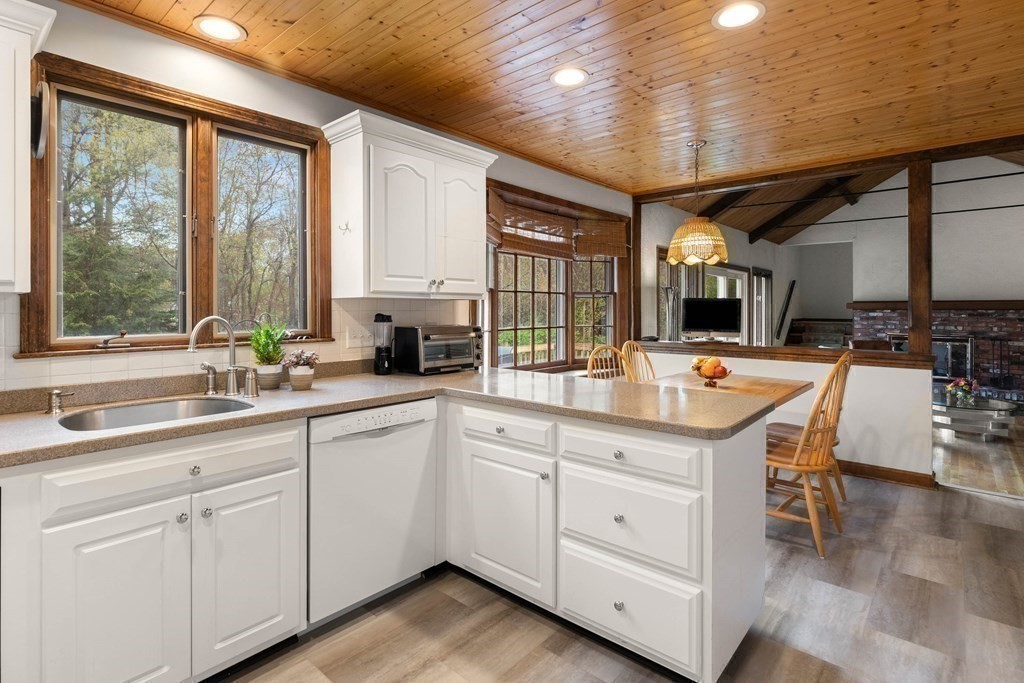 24 Blueberry Hill Road Andover, MA 01810 - Photo 9 of 39 Gallery Image 9