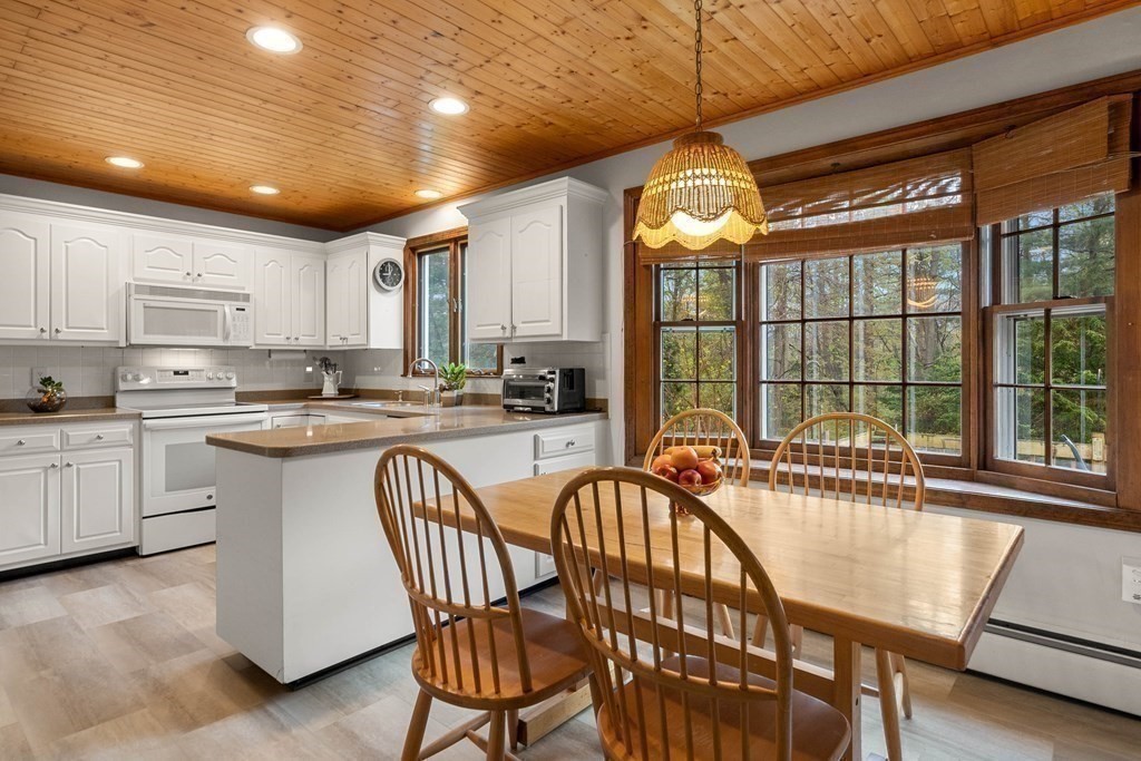 24 Blueberry Hill Road Andover, MA 01810 - Photo 10 of 39 Gallery Image 10