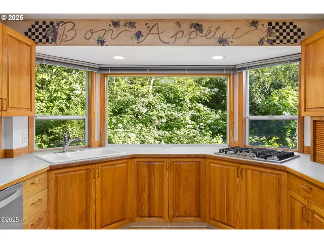 $670,000 | 140 Bayview Avenue, Depoe Bay, OR 97341