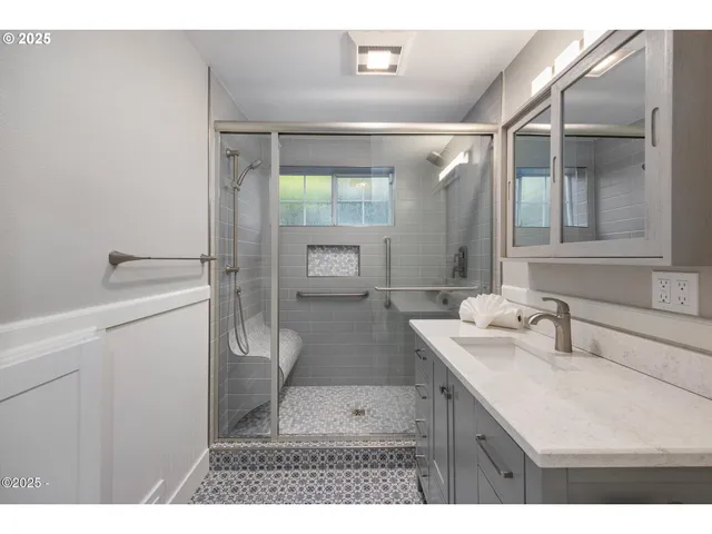 $670,000 | 140 Bayview Avenue, Depoe Bay, OR 97341