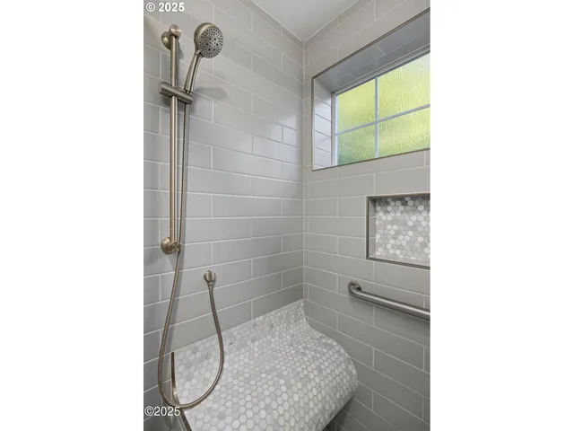 $670,000 | 140 Bayview Avenue, Depoe Bay, OR 97341