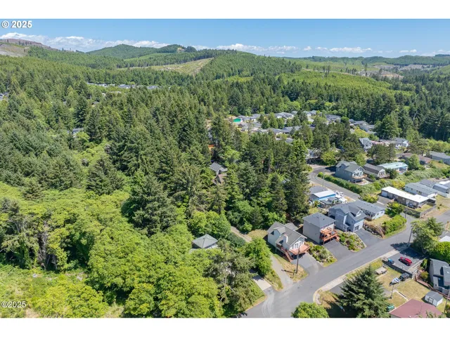 $670,000 | 140 Bayview Avenue, Depoe Bay, OR 97341