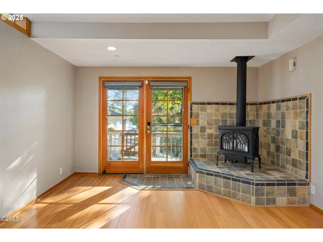 $670,000 | 140 Bayview Avenue, Depoe Bay, OR 97341