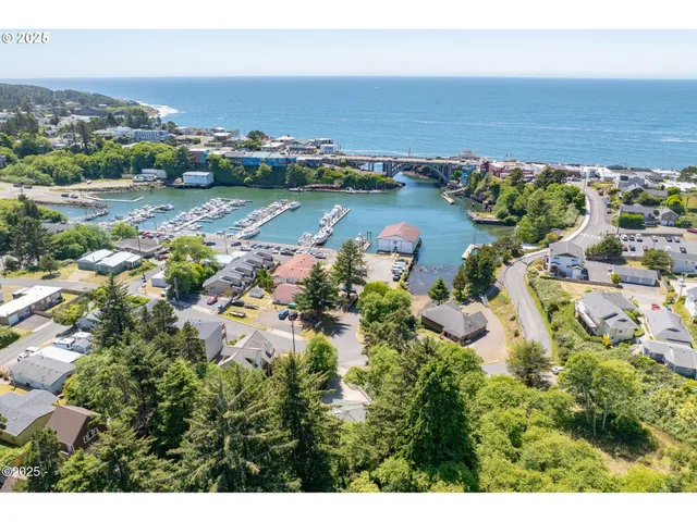 $670,000 | 140 Bayview Avenue, Depoe Bay, OR 97341