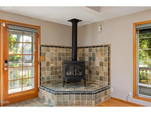 $670,000 | 140 Bayview Avenue, Depoe Bay, OR 97341