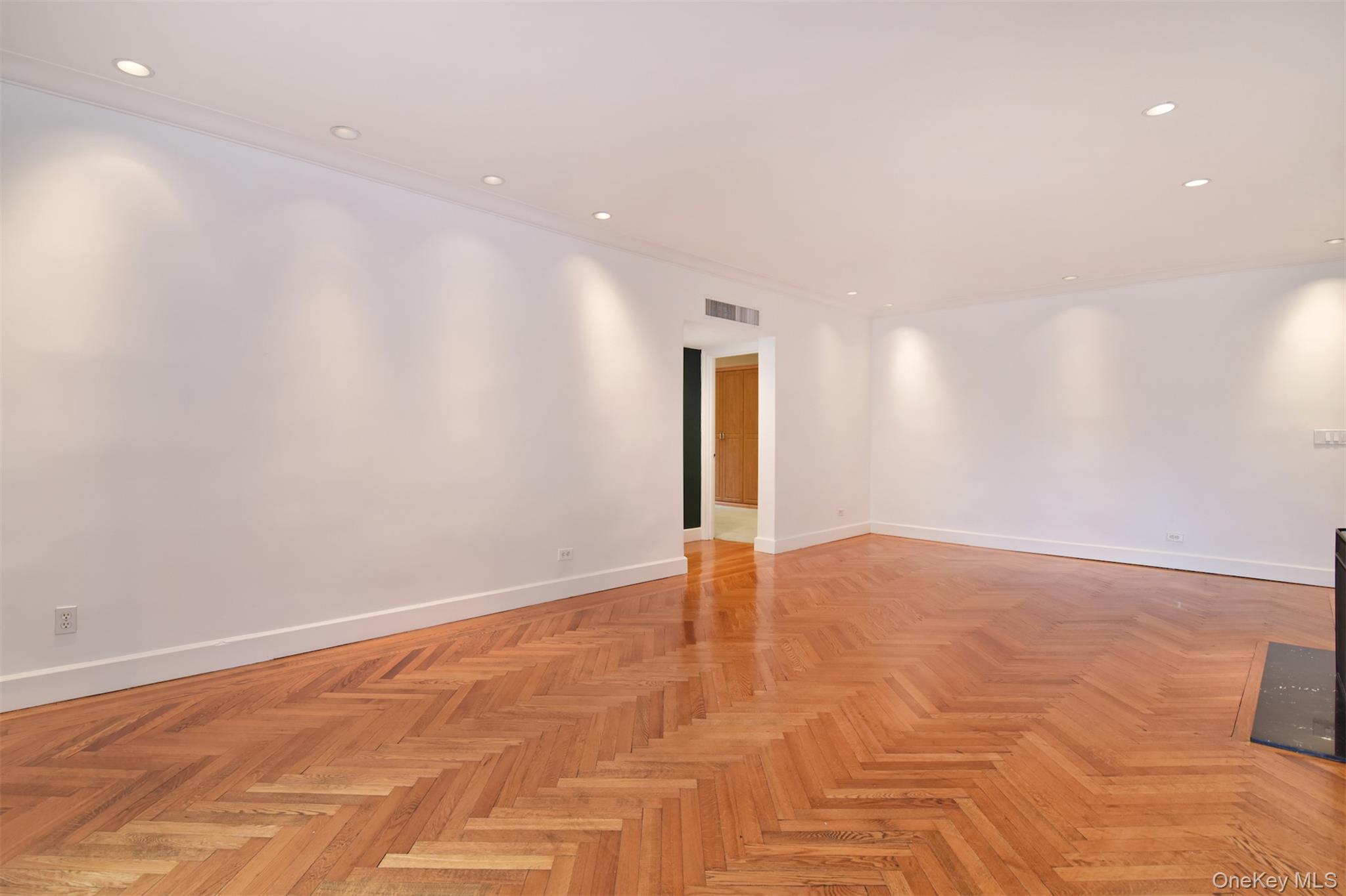 915 Wynnewood Road, Unit A3 Pelham, NY 10803 - Photo 4 of 19 Living room