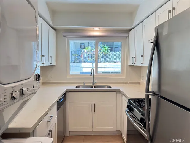 $2,360 | 251 North Oakland Avenue, Unit 6, Pasadena, CA 91101