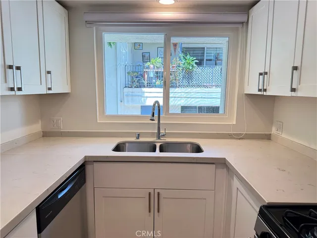 $2,360 | 251 North Oakland Avenue, Unit 6, Pasadena, CA 91101