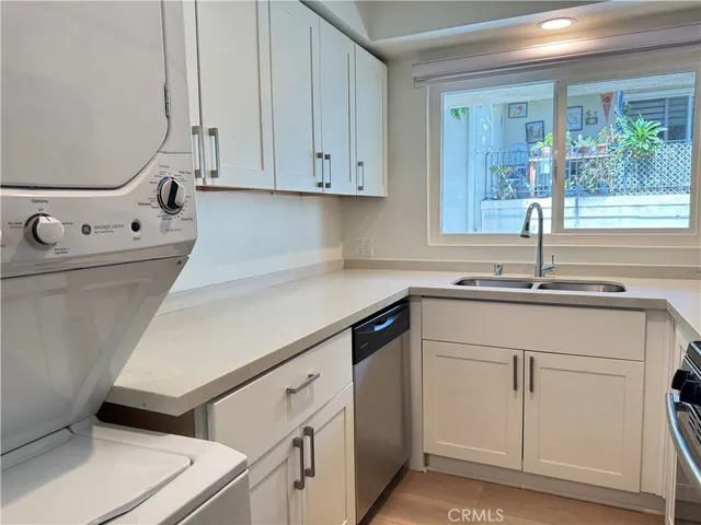 $2,360 | 251 North Oakland Avenue, Unit 6, Pasadena, CA 91101