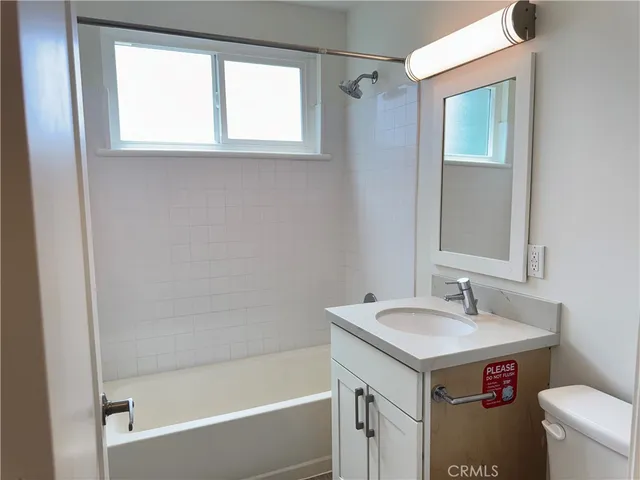 $2,360 | 251 North Oakland Avenue, Unit 6, Pasadena, CA 91101