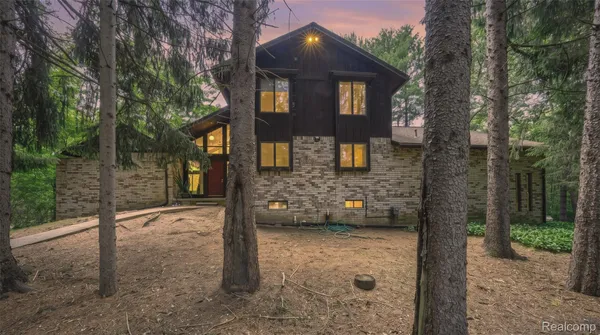 $499,000 | 4565 Brookside Road, Fenton, MI 48430