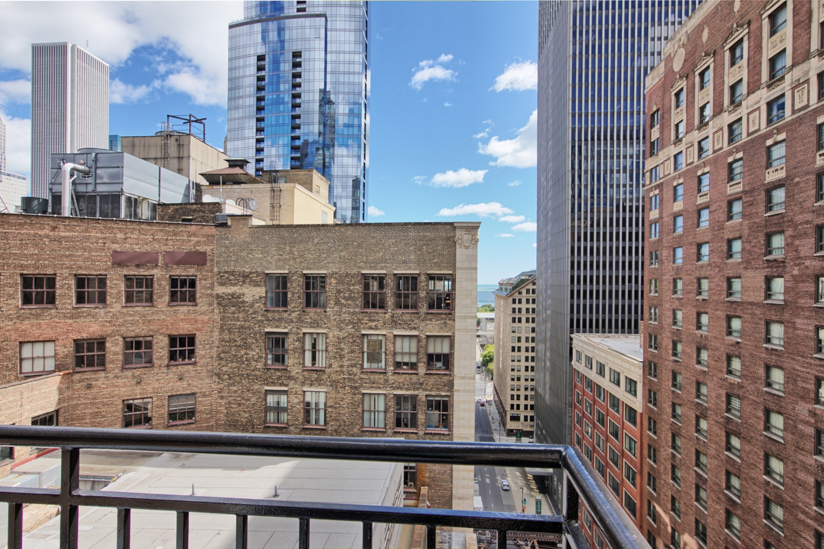 6 East Monroe Street, Unit 1603 Chicago, IL 60603 - Photo 5 of 6