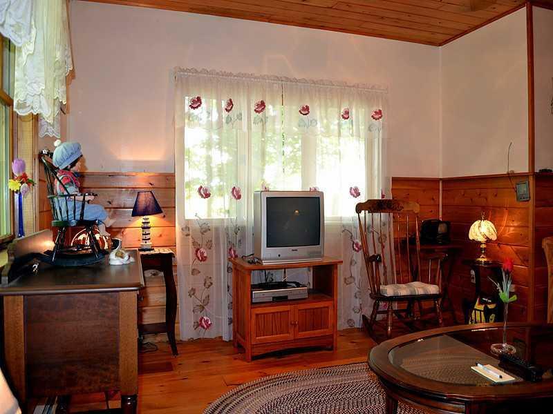 72 Mcglinn Road Houlton, ME 04730 - Photo 30 of 35 Living Room.