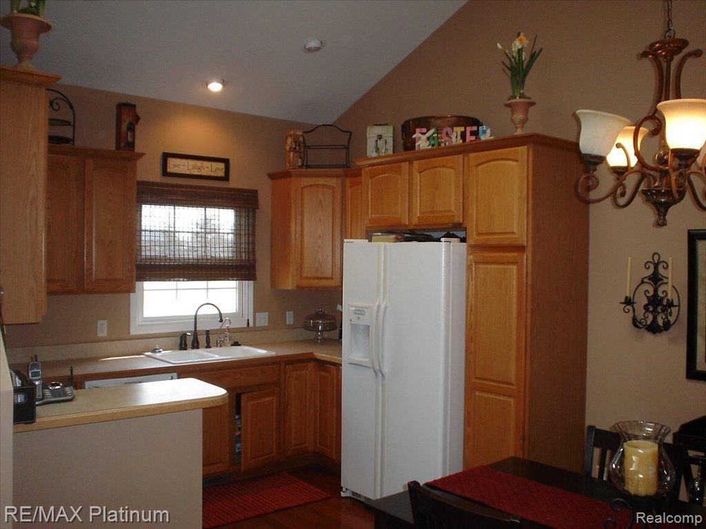 607 Fenton Commons Lane, Unit 7 Fenton, MI 48430 - Photo 2 of 10 DSC07402