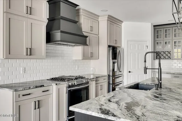 $515,000 | 22 Stacey Way, North Greenbush, NY 12180