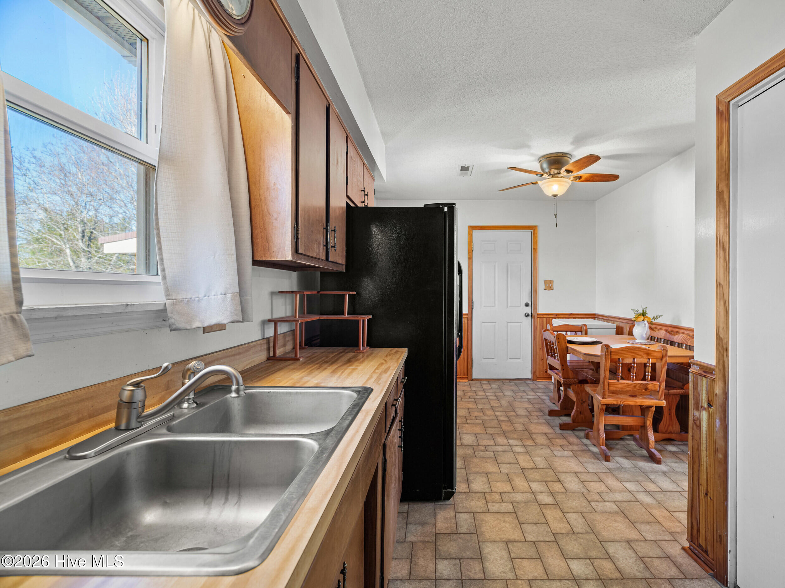 139 Bayberry Road Newport, NC 28570 - Photo 16 of 40 Kitchen