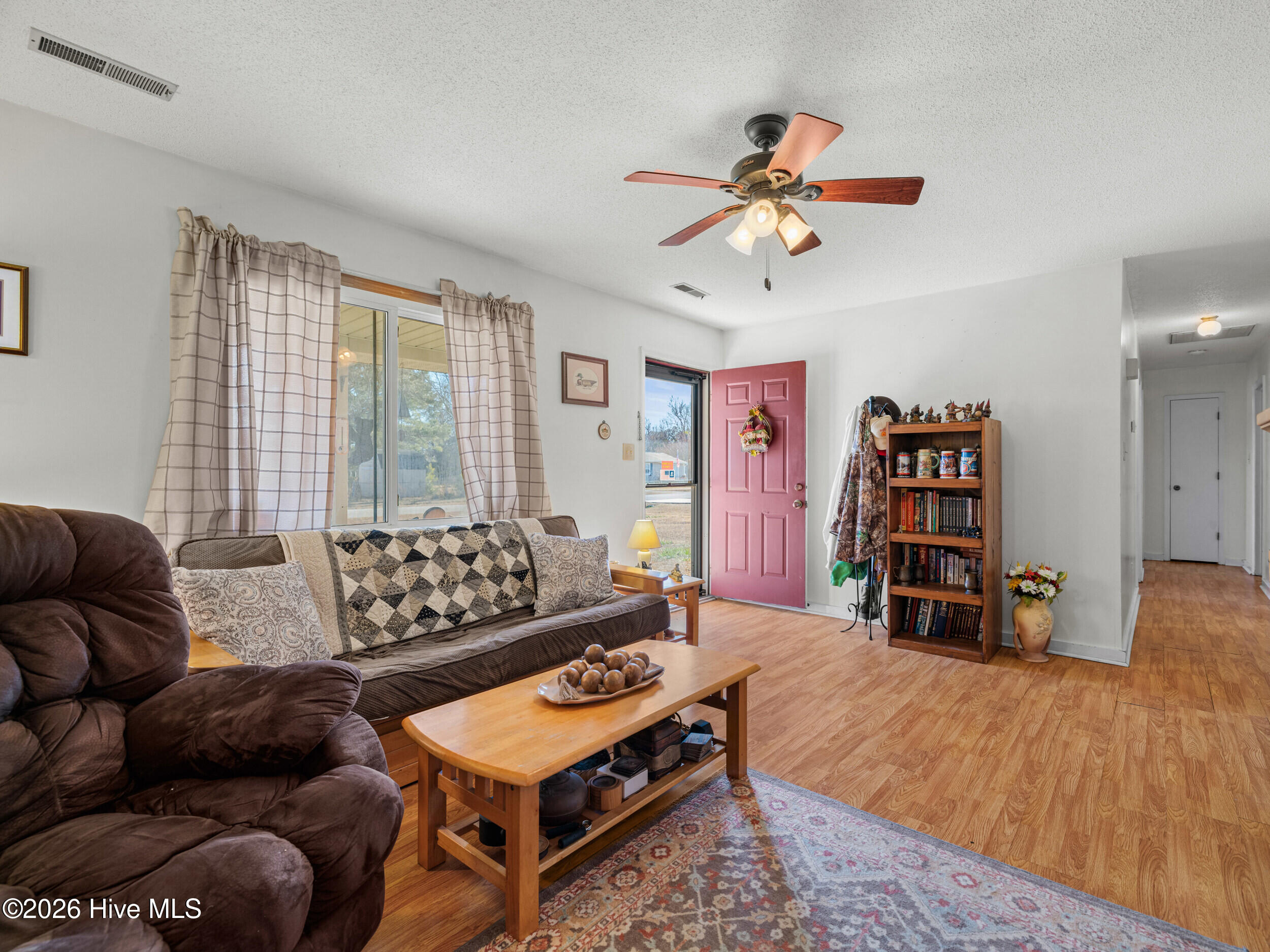 139 Bayberry Road Newport, NC 28570 - Photo 8 of 40 Living room