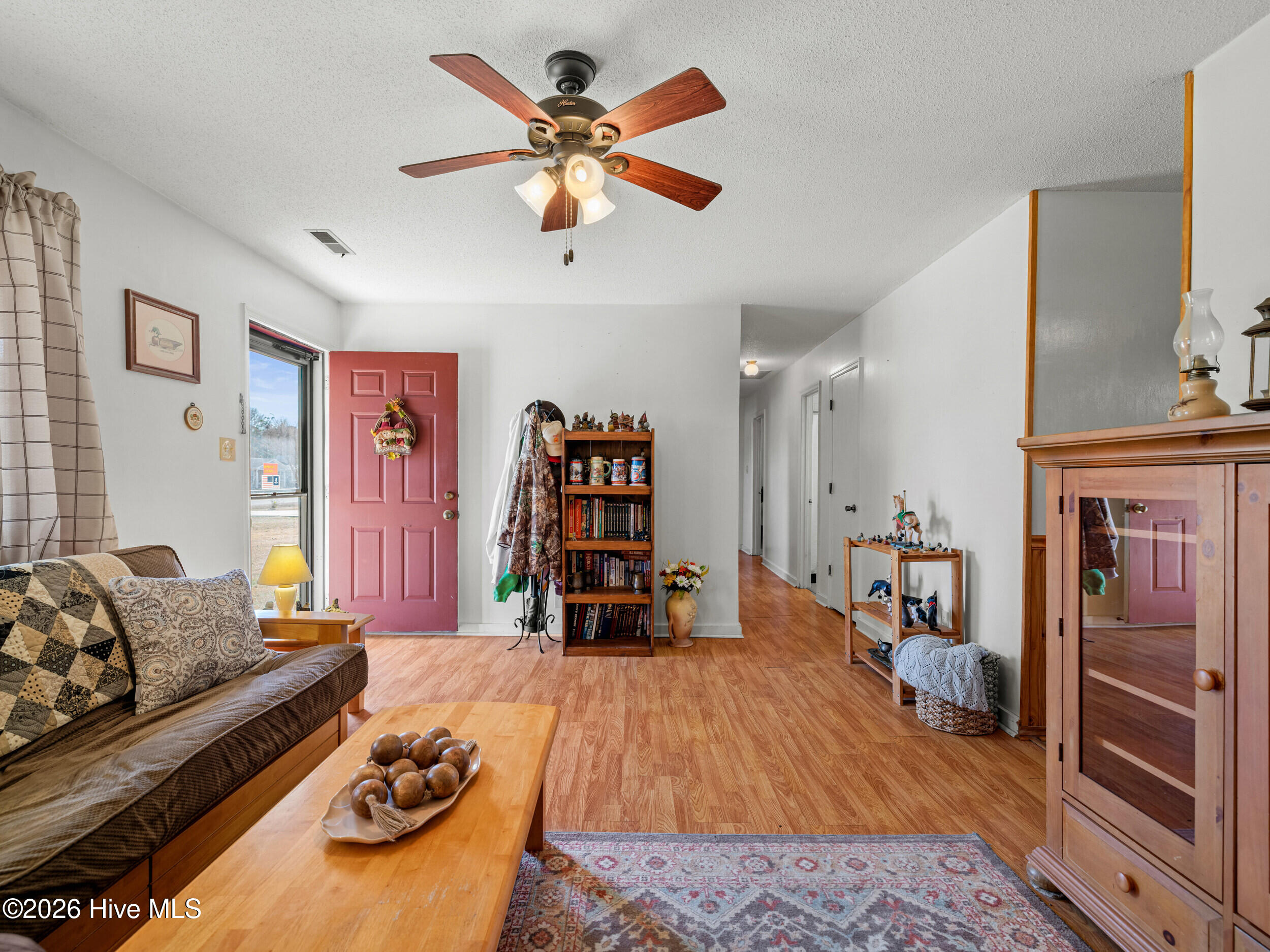 139 Bayberry Road Newport, NC 28570 - Photo 9 of 40 Living room