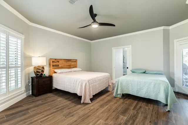 $898,888 | 692 County Road 605, Angleton, TX 77515