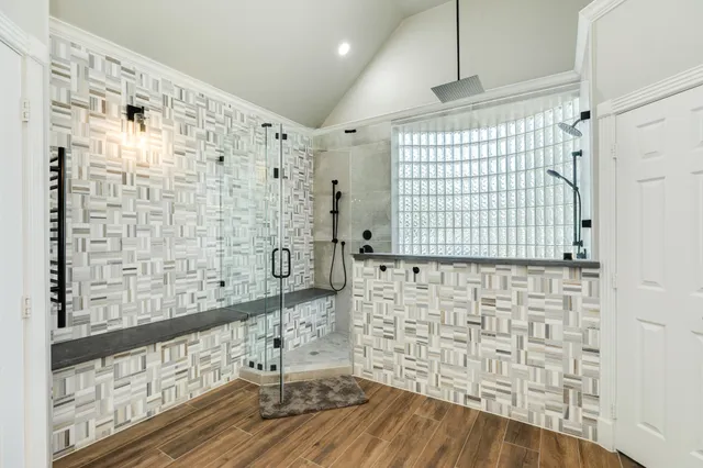 $898,888 | 692 County Road 605, Angleton, TX 77515