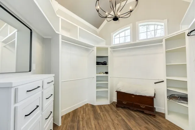 $898,888 | 692 County Road 605, Angleton, TX 77515