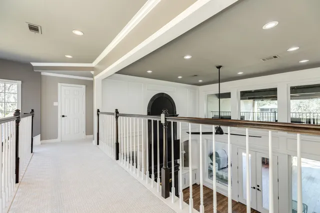 $898,888 | 692 County Road 605, Angleton, TX 77515