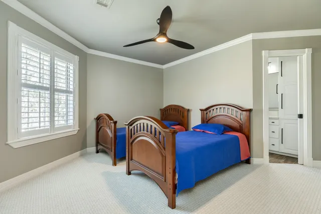 $898,888 | 692 County Road 605, Angleton, TX 77515