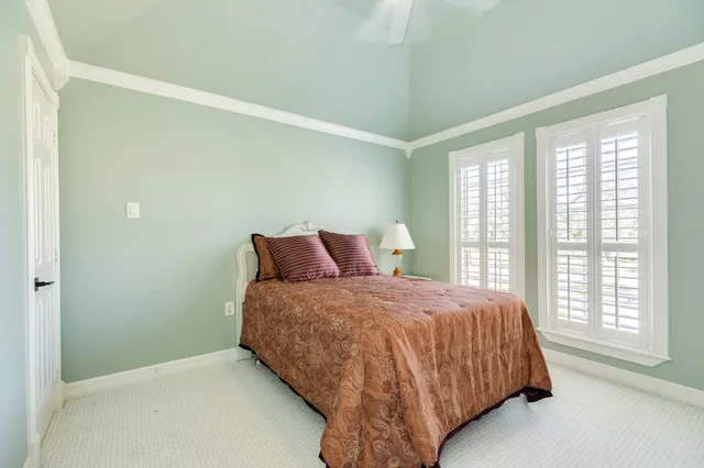 $898,888 | 692 County Road 605, Angleton, TX 77515