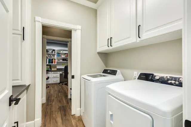 $898,888 | 692 County Road 605, Angleton, TX 77515