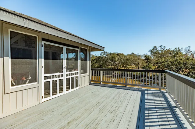 $898,888 | 692 County Road 605, Angleton, TX 77515