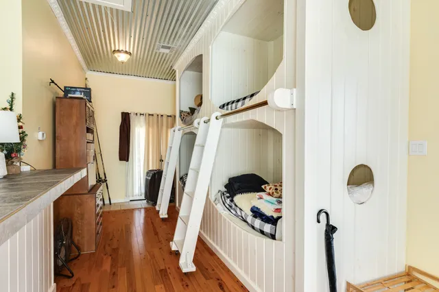 $898,888 | 692 County Road 605, Angleton, TX 77515