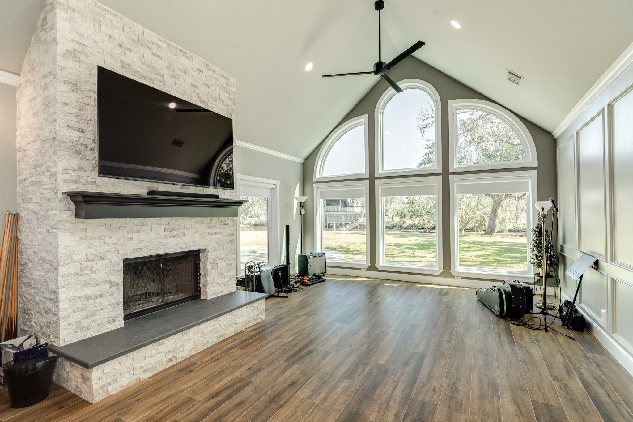 692 County Road 605 Angleton, TX 77515 - Photo 9 of 49