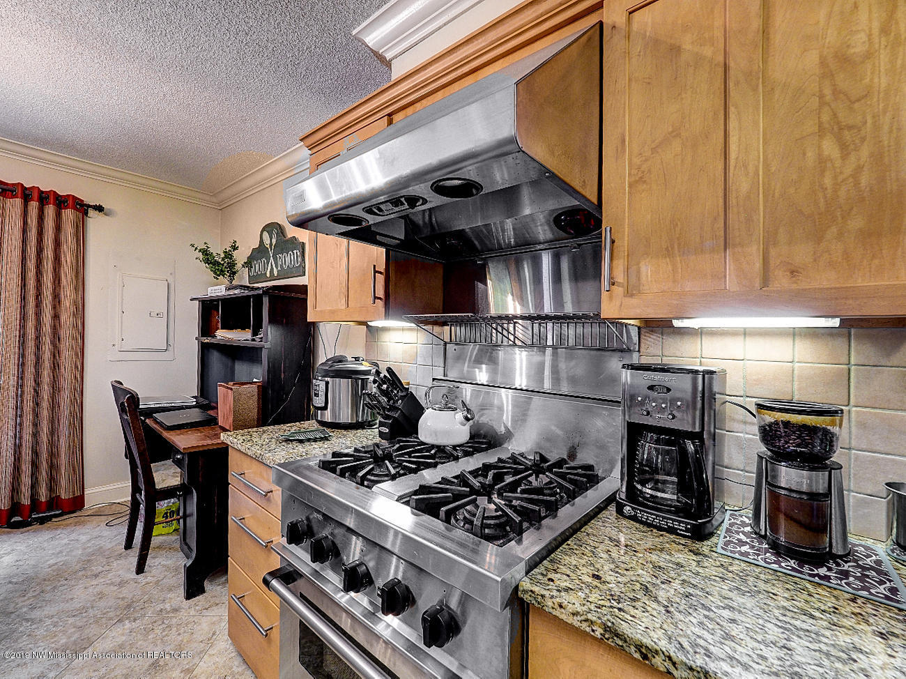 458 East Sweetwater Road Byhalia, MS 38611 - Photo 12 of 34 Thermador gas stove