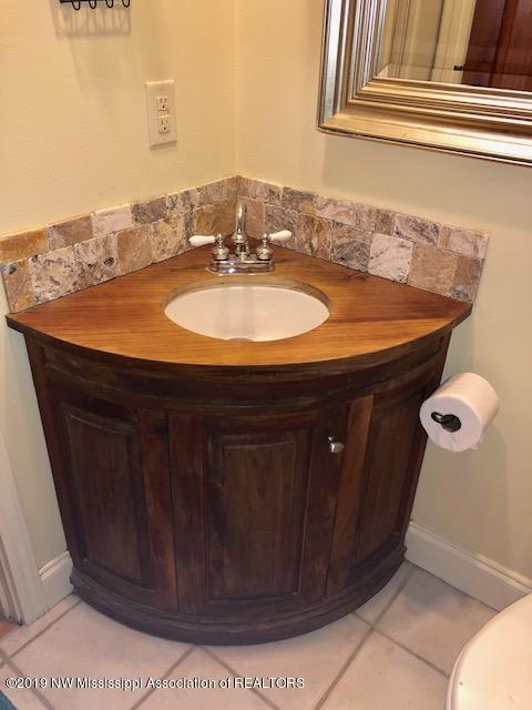 458 East Sweetwater Road Byhalia, MS 38611 - Photo 24 of 34 Vanity