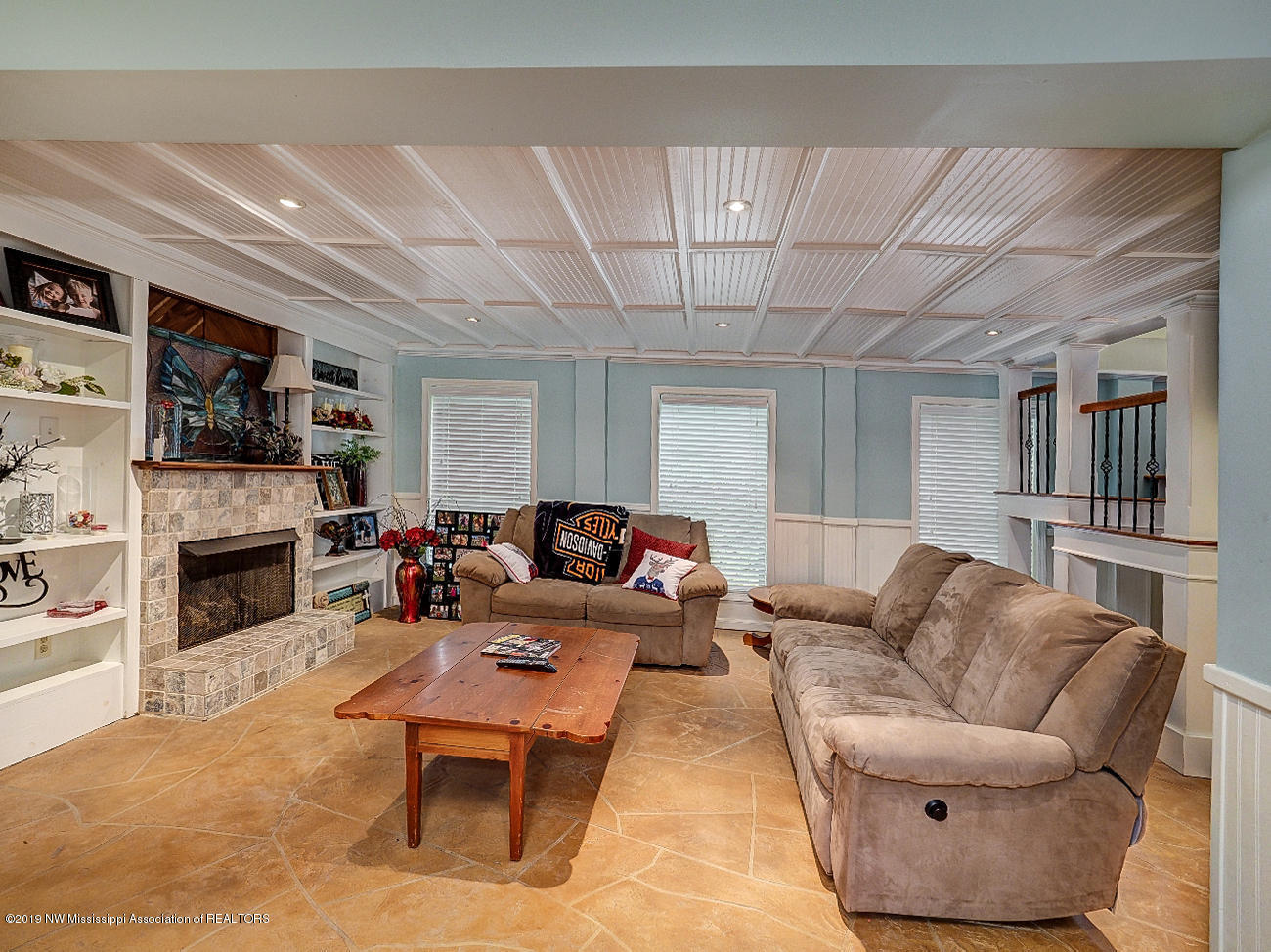 458 East Sweetwater Road Byhalia, MS 38611 - Photo 32 of 34 Built in bookshelves