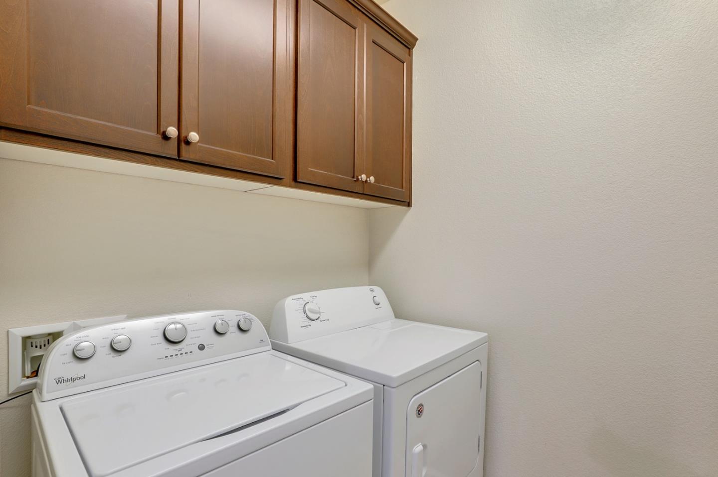 5090 Fioli Loop San Ramon, CA 94582 - Photo 28 of 36 a utility room with dryer and washer
