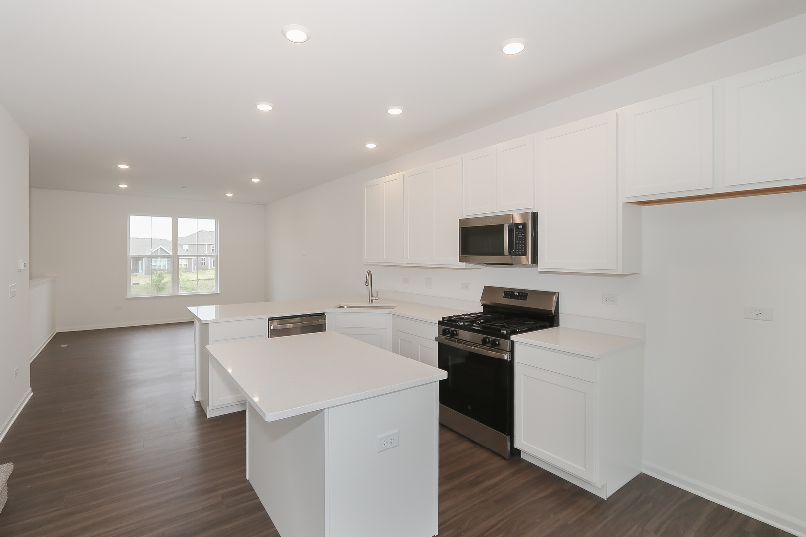 2252 Stonegate Road Algonquin, IL 60102 - Photo 12 of 31