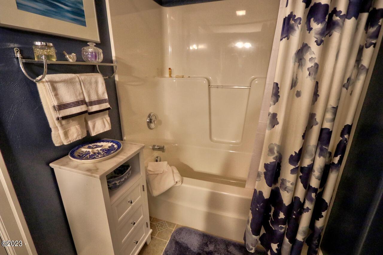 7555 Yaquina Bay Road Newport, OR 97365 - Photo 33 of 54 Bathroom 2
