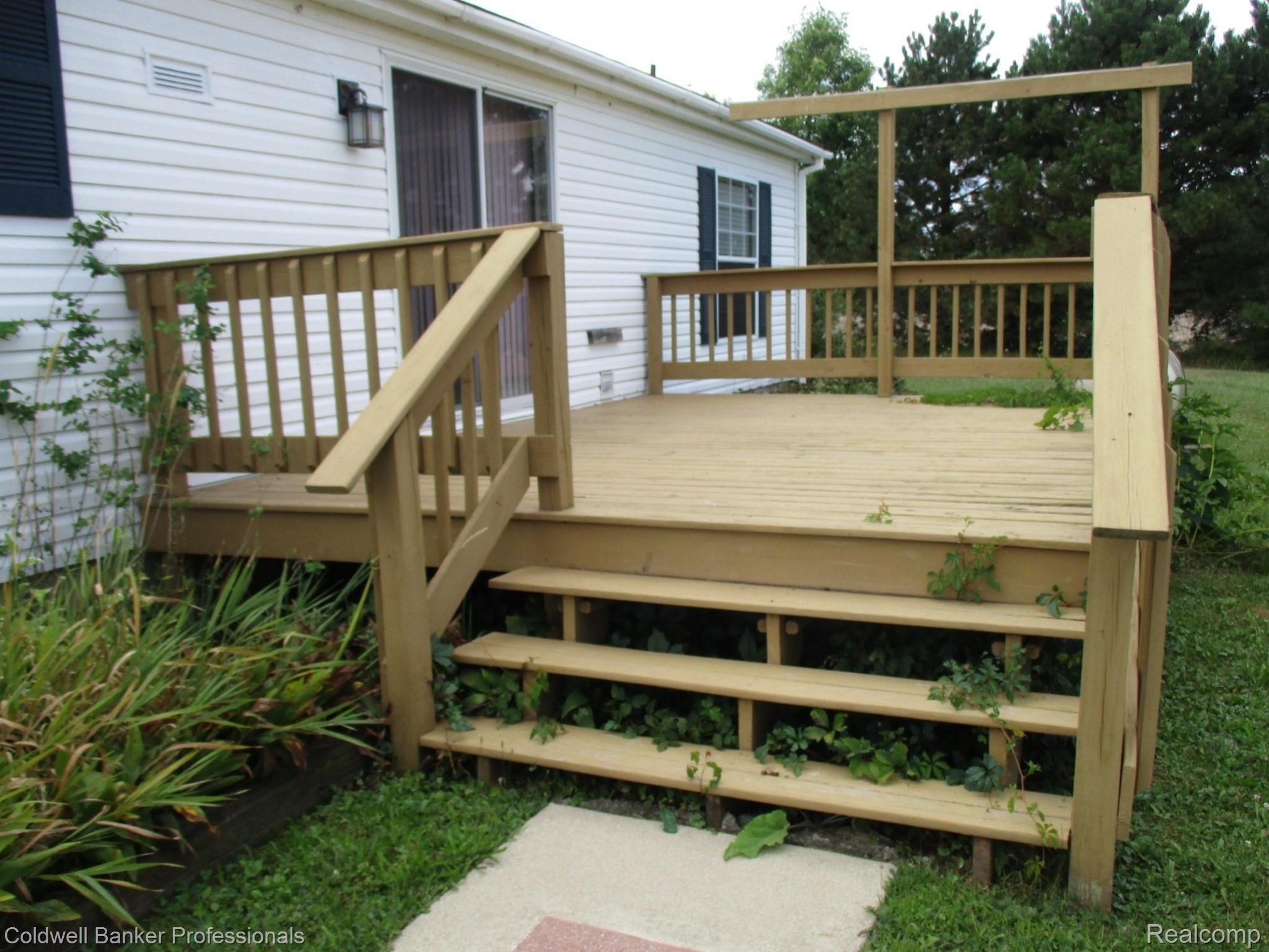 9423 Goodall Road Durand, MI 48429 - Photo 34 of 39 29 BACK DECK.JPG