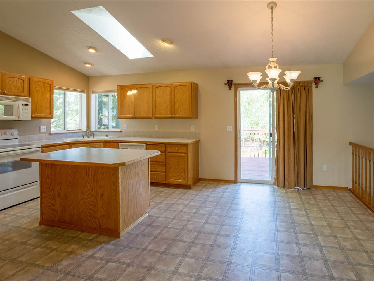 1135 South Moen Road Greenacres, WA 99016 - Photo 5 of 20 Gallery Image 5