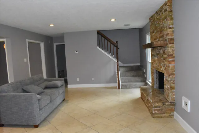 $2,350 | 19419 Craigchester Lane, Spring, TX 77388