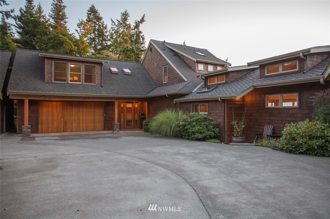 804 Fieldston Road Bellingham, WA 98225 - Photo 2 of 40 a front view of a house with a yard and garage