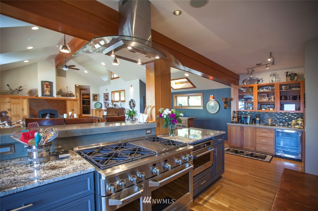 804 Fieldston Road Bellingham, WA 98225 - Photo 12 of 40 a kitchen with stove and wooden floor