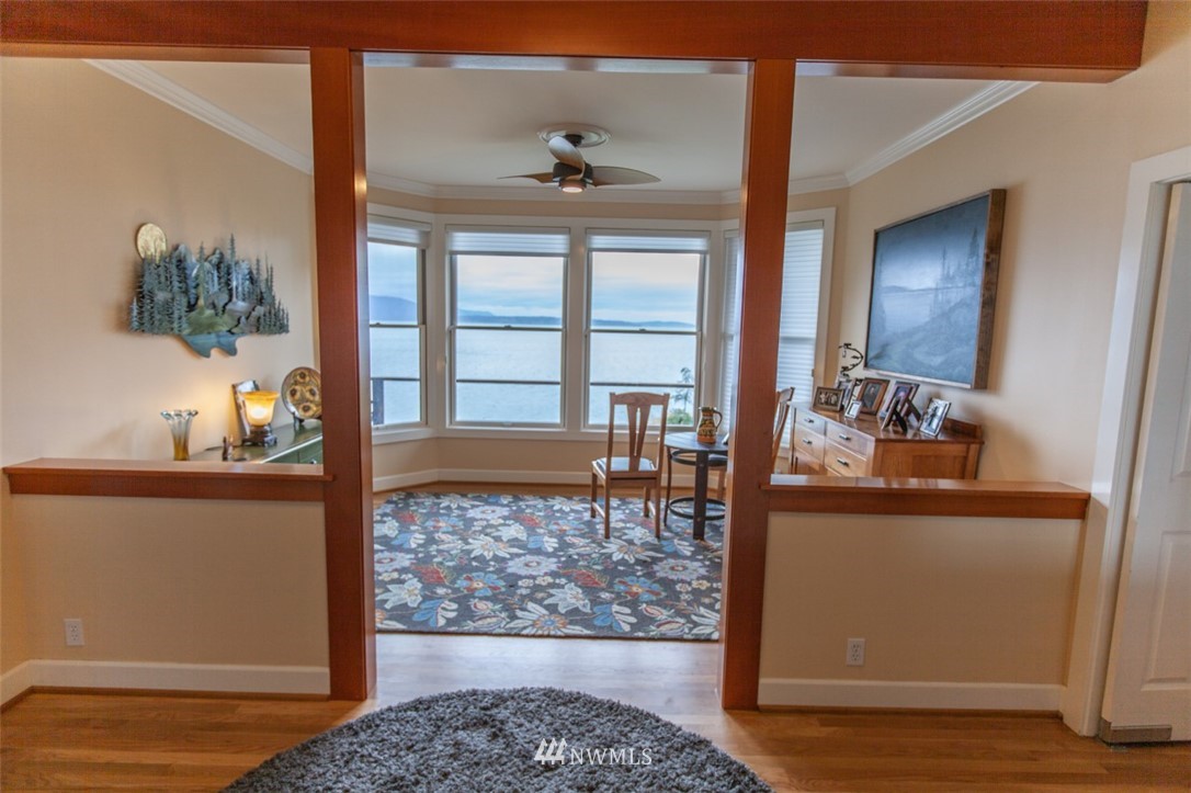 804 Fieldston Road Bellingham, WA 98225 - Photo 21 of 40 a living room with furniture and a window