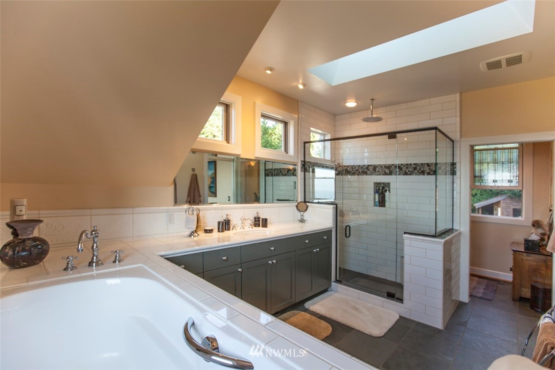 804 Fieldston Road Bellingham, WA 98225 - Photo 29 of 40 a large bathroom with a tub sink and mirror